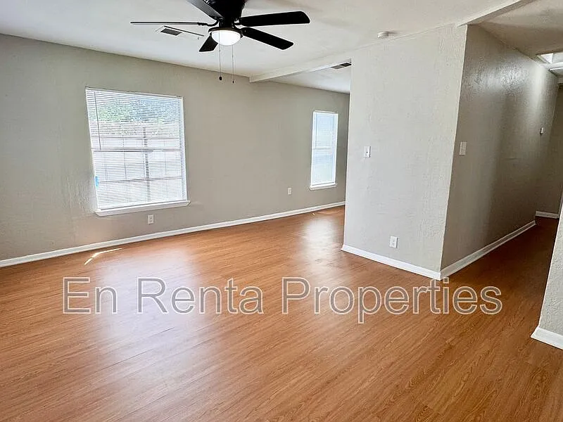 3 bed, 1.0 bath, 936 sqft, $1,595 — Photo 3