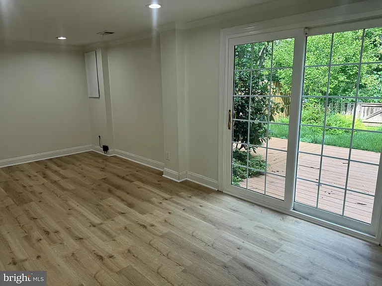 5230 Lonsdale Dr — Photo 26