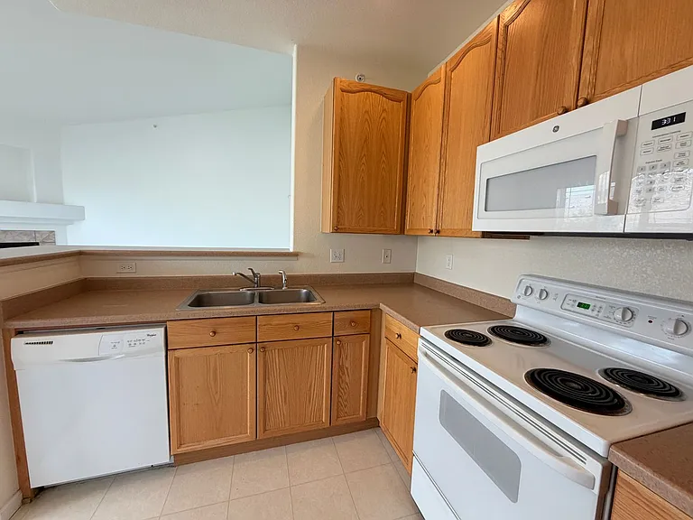 8456 S Hoyt Way #308 — Photo 3