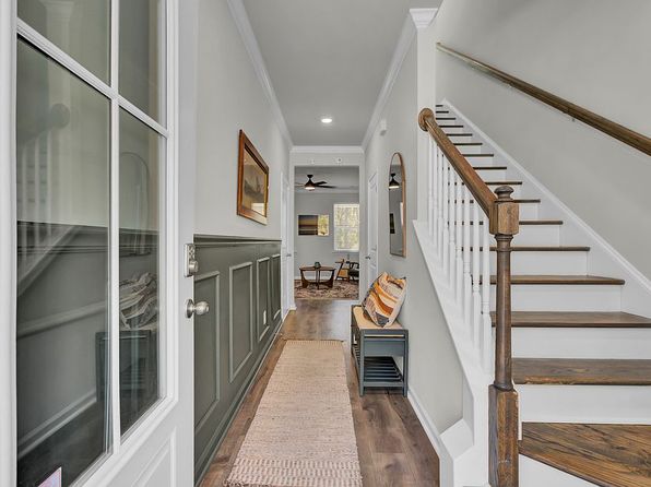 496 Oak View Way