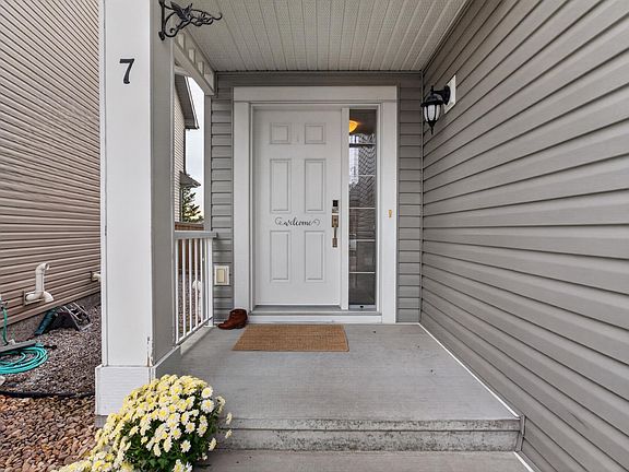3rd image of 7 Bremner Cres