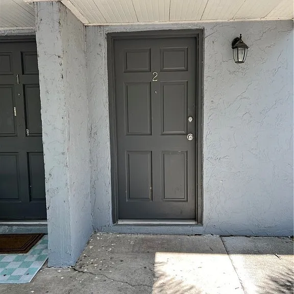 1825 Oak Ln — Photo 2