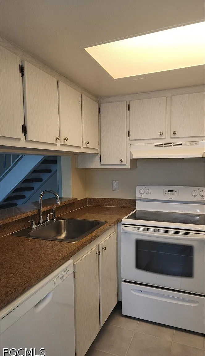 2 bed, 1.5 bath, 448 sqft, $1,295 — Photo 1