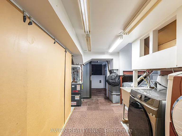241 Weldrick Rd W — Photo 32