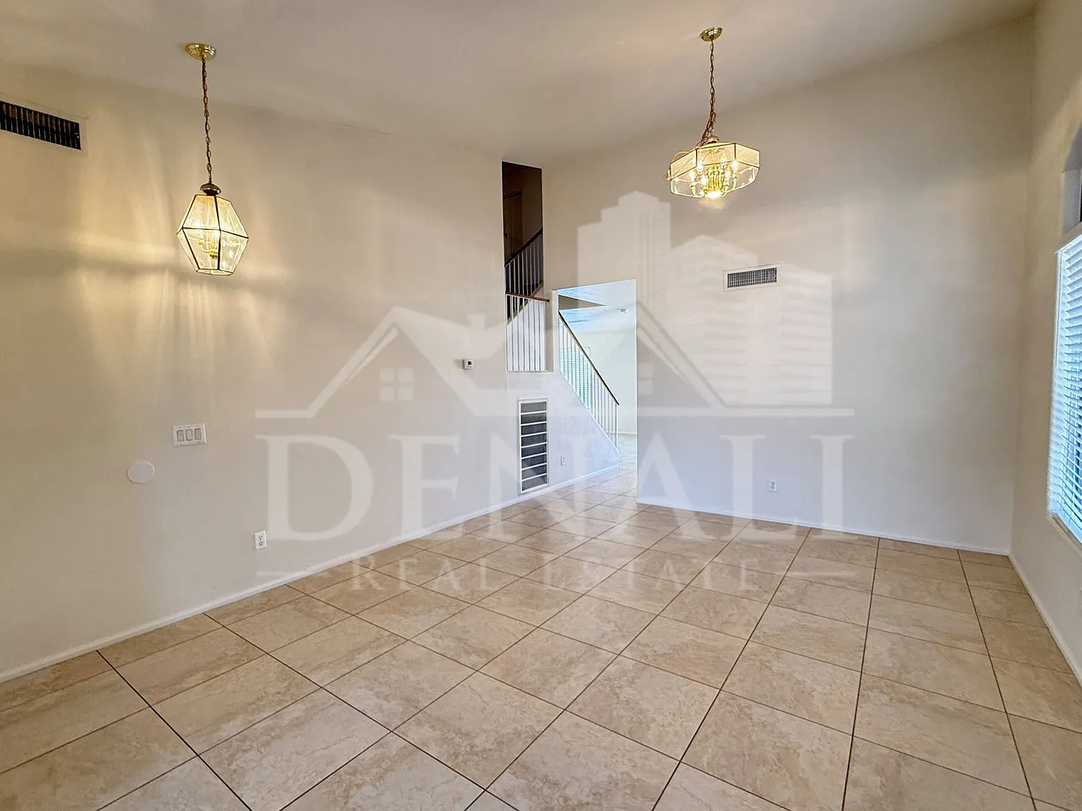 4 bed, 2.5 bath, 2038 sqft, $1,995 — Photo 4
