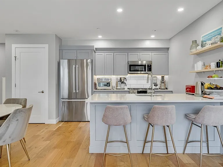 10 Everett St #304 — Photo 6