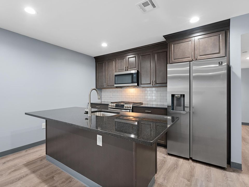 1st image of 20 Oak St #3