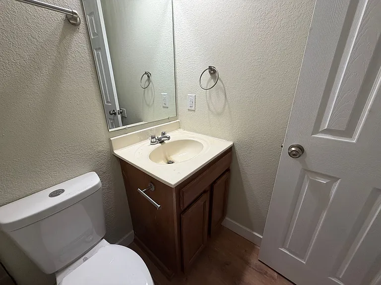205 N West Blvd — Photo 24