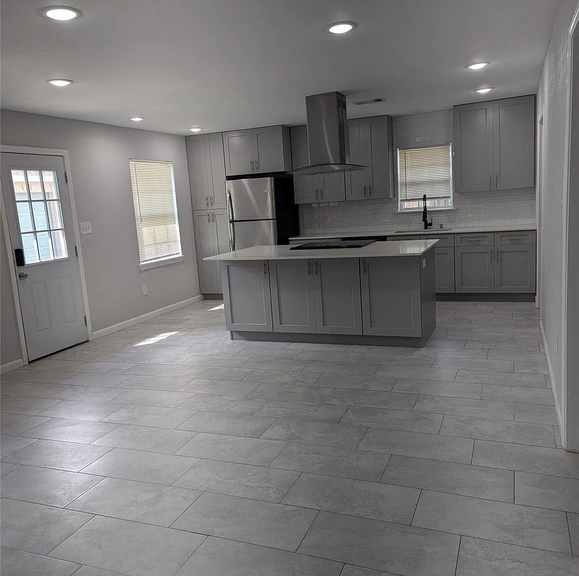 3 bed, 2.0 bath, 1393 sqft, $1,975 — Photo 4