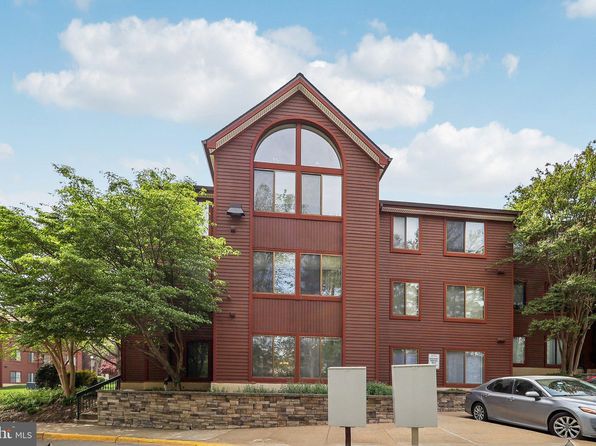 2816 Lee Oaks Pl APT 102, Falls Church, VA 22046