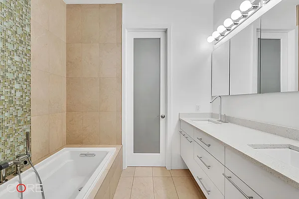 Rented by CORE | media 27