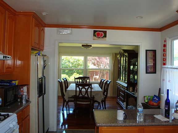 View from kitchen to dinning room to garden