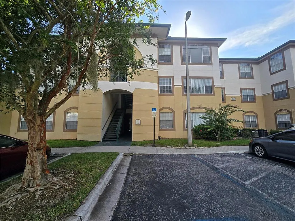 2 bed, 2.0 bath, 1144 sqft, $1,600 — Photo 2