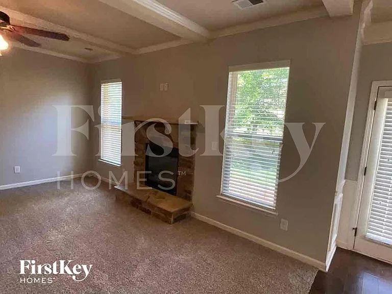 624 Parkside Place Dr — Photo 2