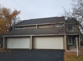 121 Woodview Dr, Cottage Grove, WI 53527