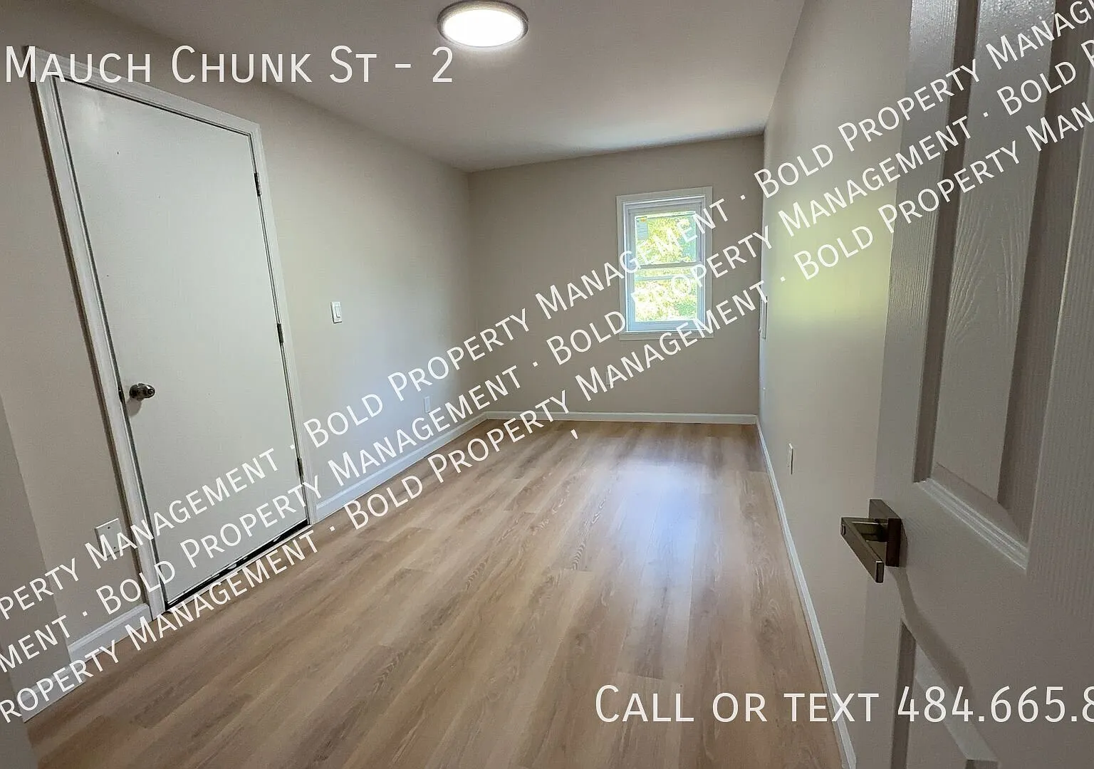 2 Bedroom 1 Bath plus a bonus room — Photo 4