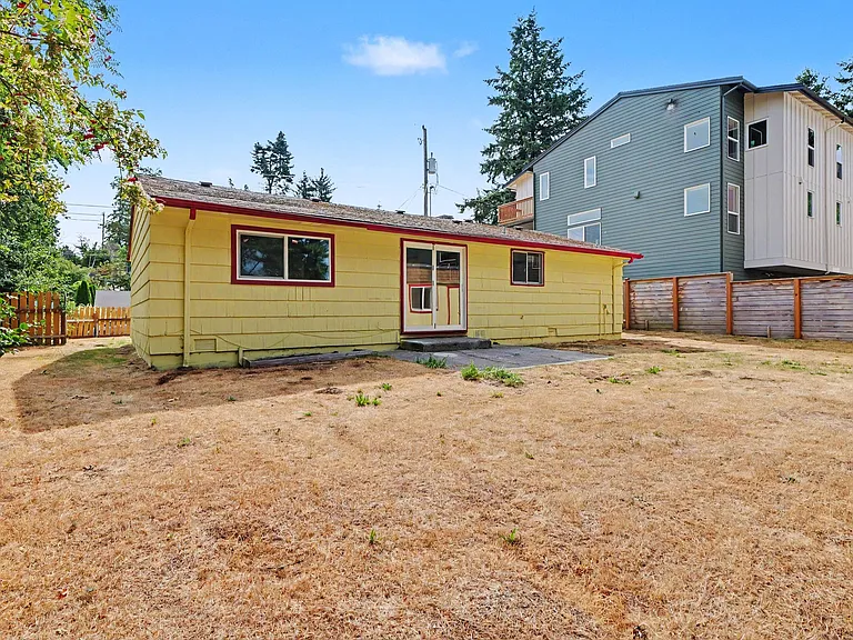 18317 11th Ave NE — Photo 14