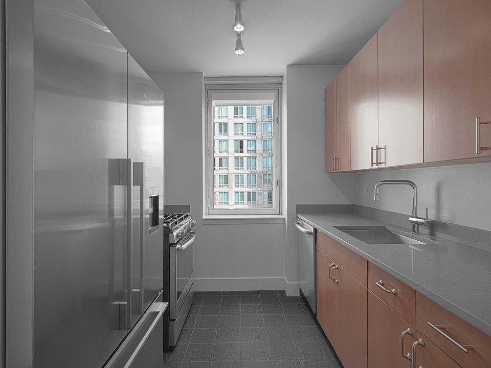 1st image of 420 W 42nd St APT 35B