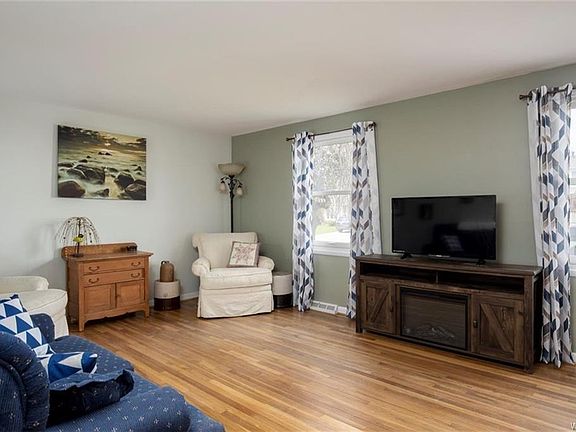 3rd image of 107 Pamela Ct