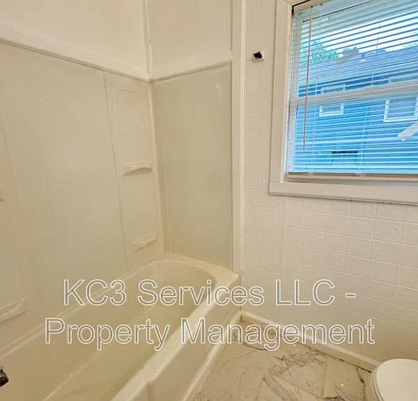 2215 E 81st St — Photo 13