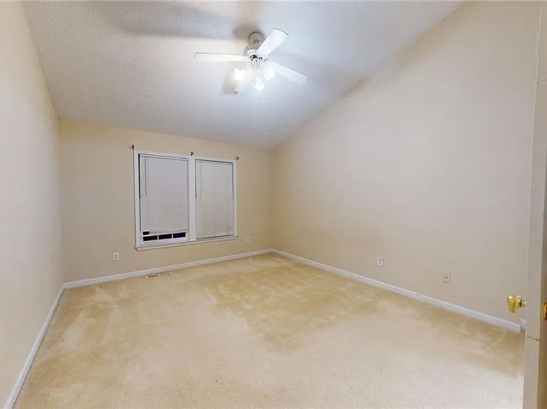 110 Beaverwood Ln — Photo 12