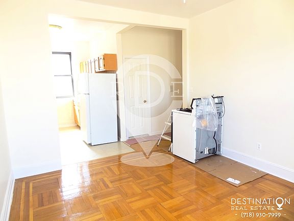 13.5x12.5 Living Room (2)