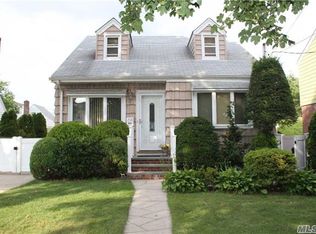 298 Latham Rd, Mineola, NY 11501