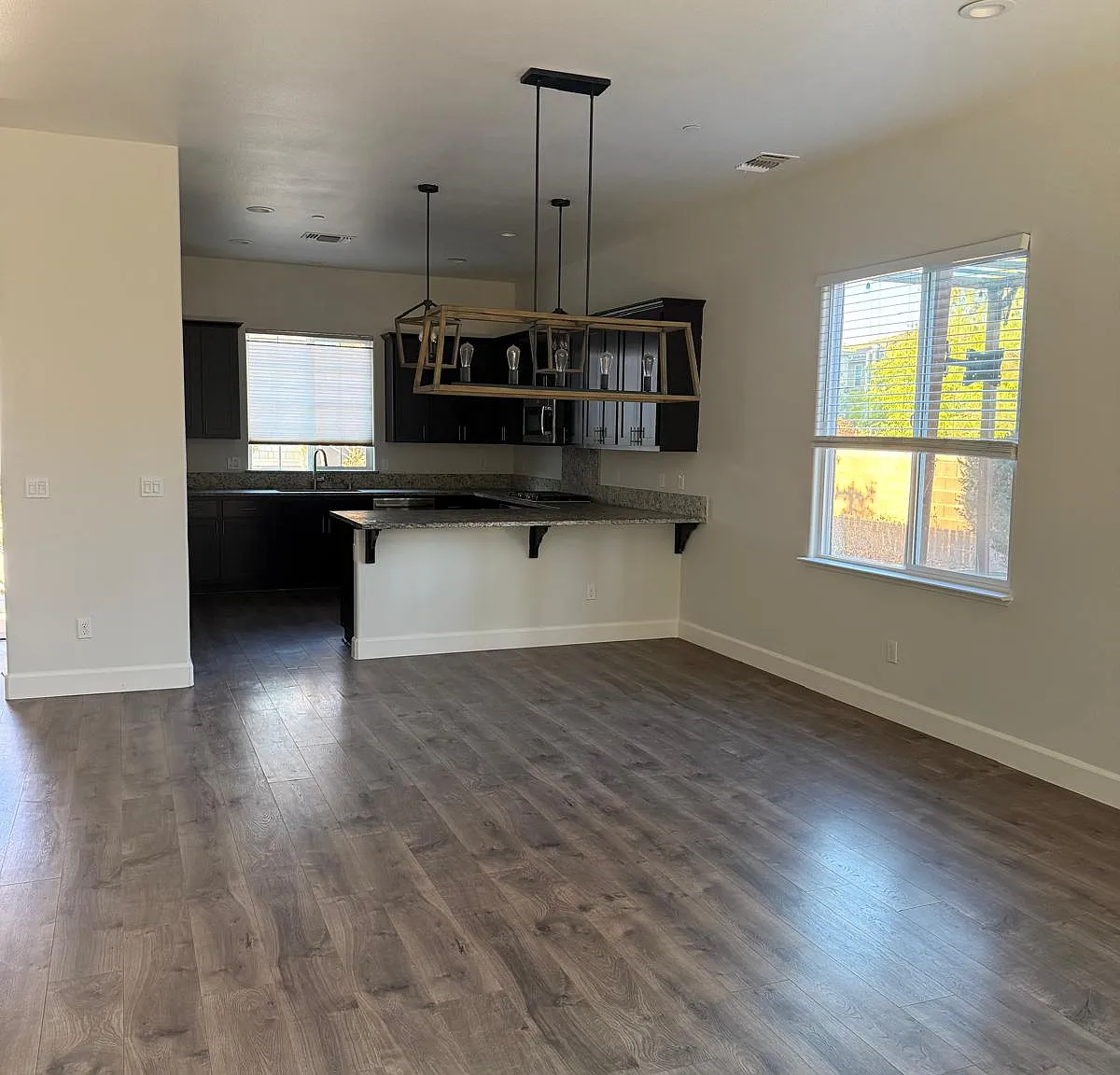 3 bed, 1954 sqft, $2,800 — Photo 3