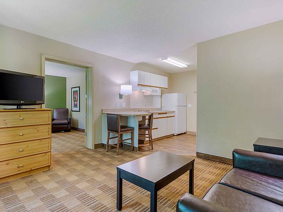 1 Bedroom Suite - 1 King Bed