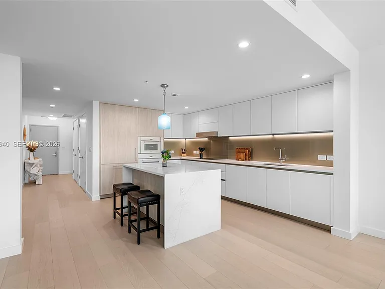 9221 E Bay Harbor Dr #408 — Photo 14