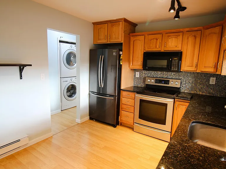 564 Sierra Vista Ln — Photo 7
