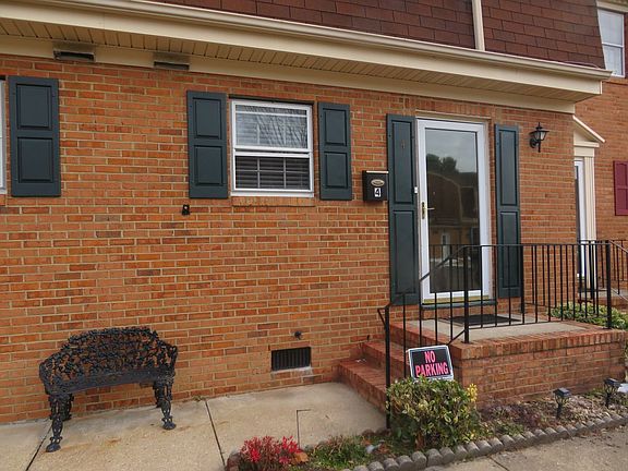 3rd image of 200 Walnut Blvd APT 4