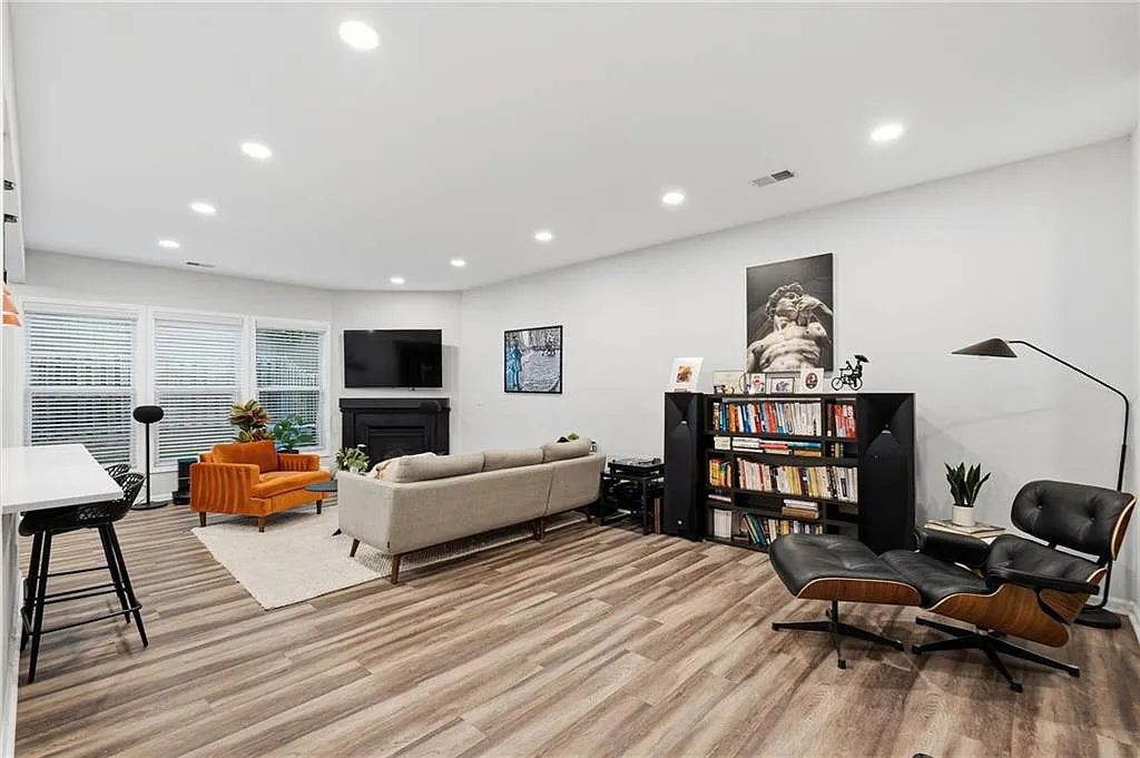 4 bed, 3.5 bath, 2291 sqft, $3,250 — Photo 4