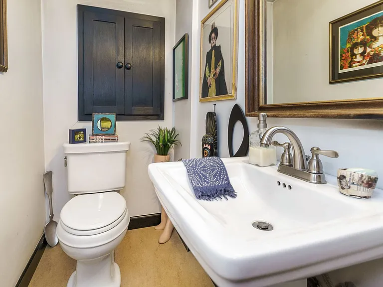 Unique 2 Bedroom in German Village — Photo 42
