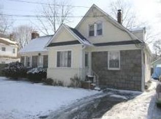 67 E 13th St, Huntington Station, NY 11746