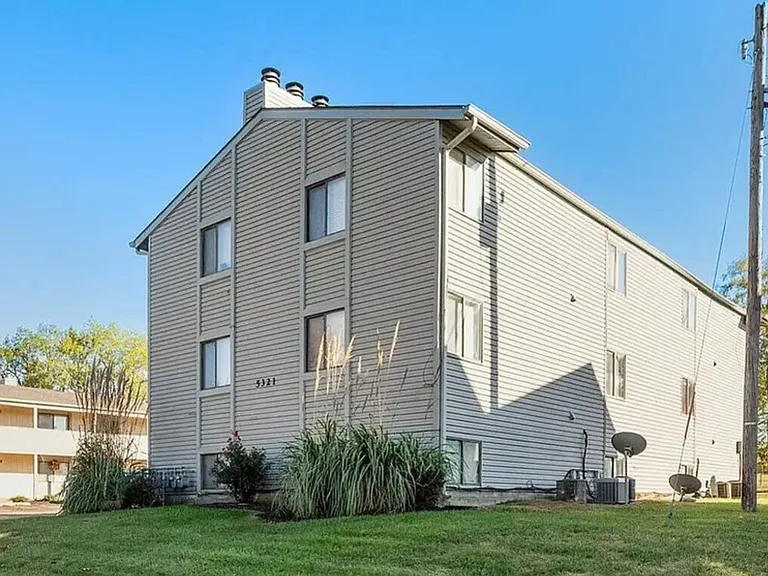 Hillsdale Apartments — Photo 6
