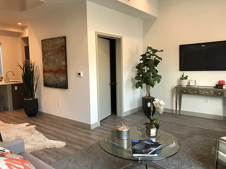 Lido Apartments - 4025 Grandview — Photo 34