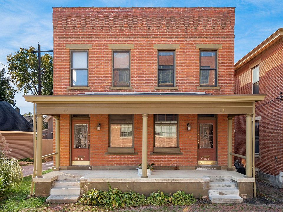 Half double, available unit is the right side looking at the front.