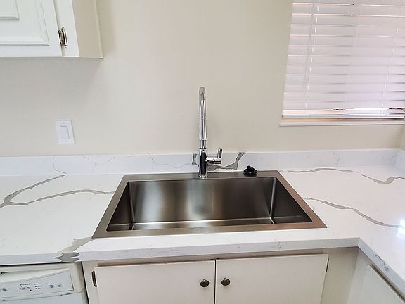 4th image of 2873 Westberry Dr