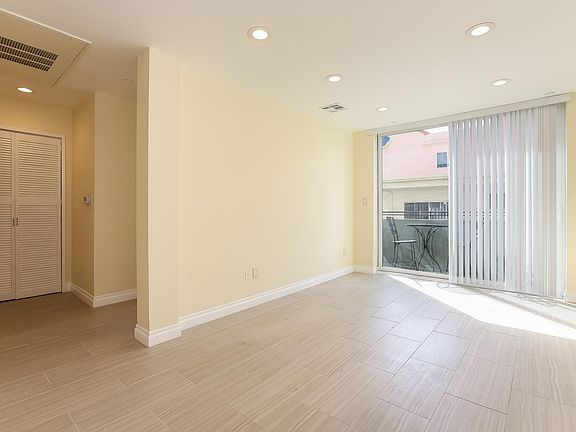 3rd image of 12222 Wilshire Blvd APT 205