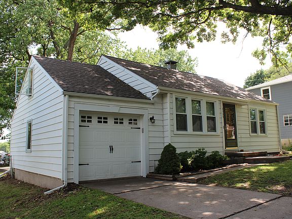 2nd image of 2505 NE 52nd St