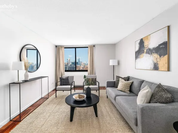 376 Broadway image 1 of 10