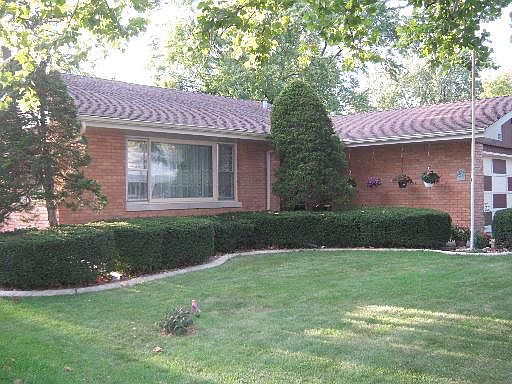 2nd image of 832 Fordham Ave
