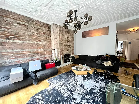 Rented by Nolita Group | media 33