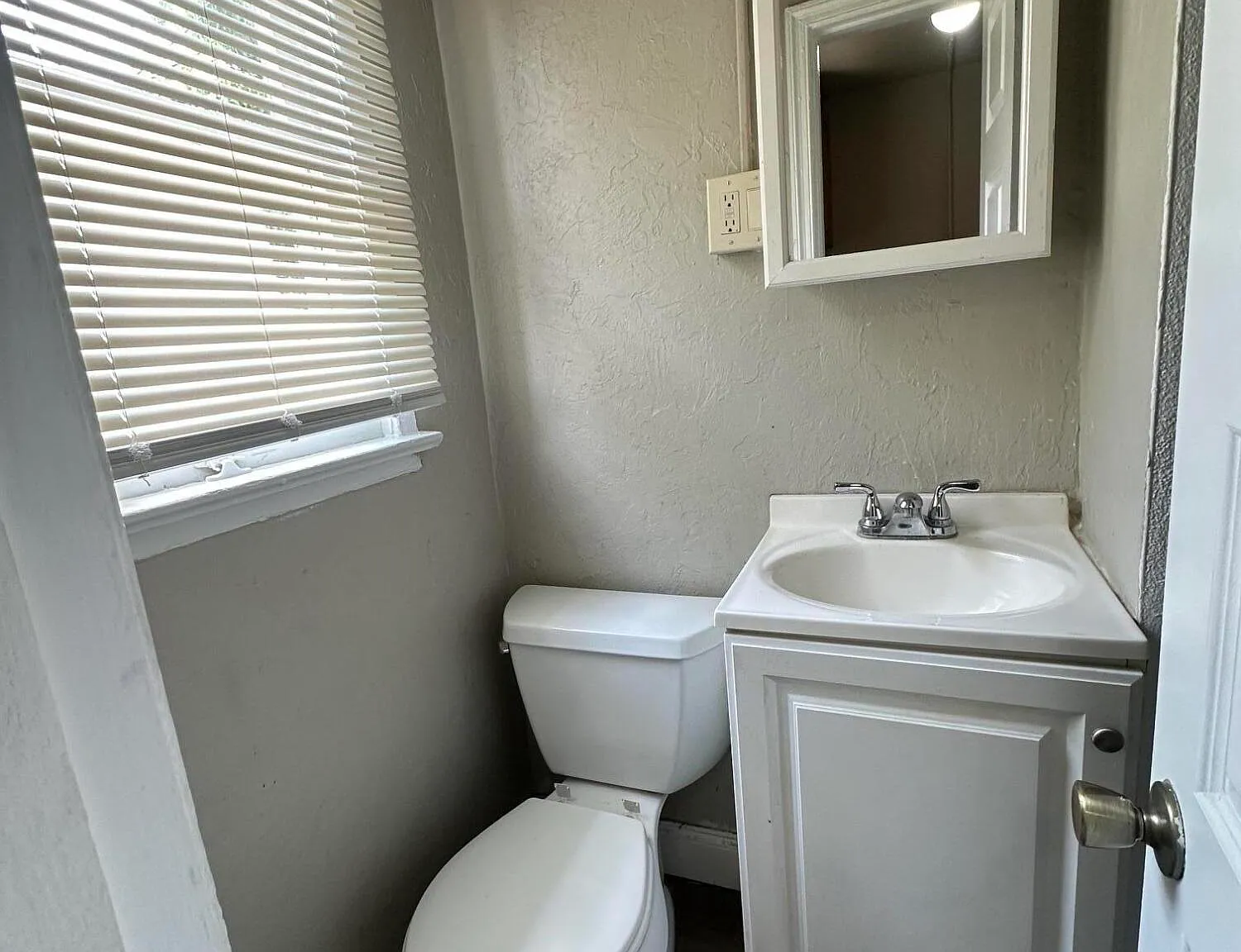 Studio, 1.0 bath, 350 sqft, $1,350 — Photo 4