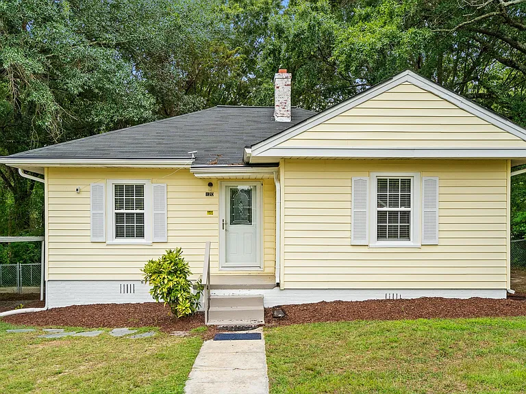 120 Woodale Dr — Photo 2
