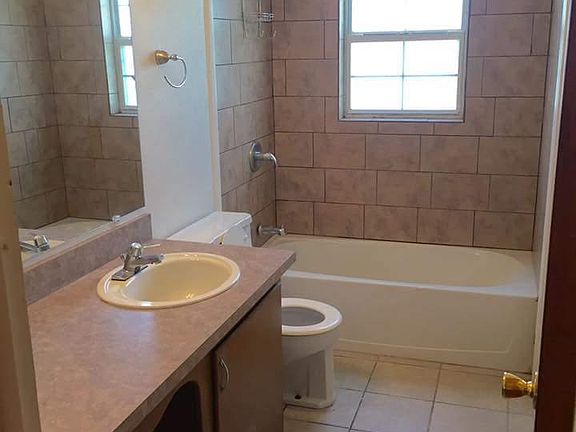 3rd image of 2119 NW Ozmun Ave