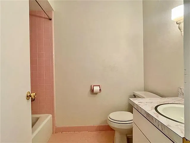 921 Ridgelake Dr — Photo 17