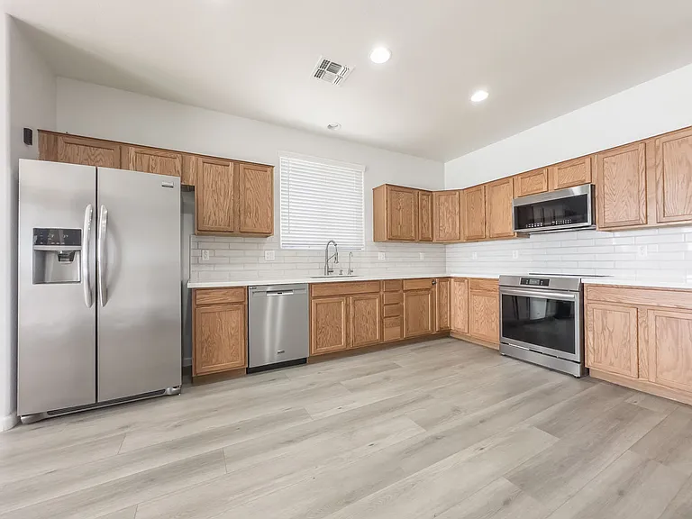 1036 S 177th Dr — Photo 7