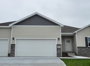 8913 Alexandra Rd, Papillion, NE 68133